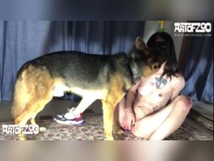 Kissing with canines, prohibido y salvaje
